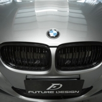 BMW E90 LCI 小改款 M LOOK 雙線 鋼琴黑-亮黑 鼻頭 水箱罩